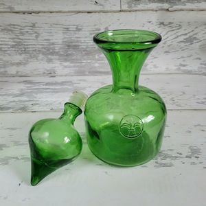 Vtg 11" Empoli green glass blown Italian Decanter fleur-de-lis accent teardrop